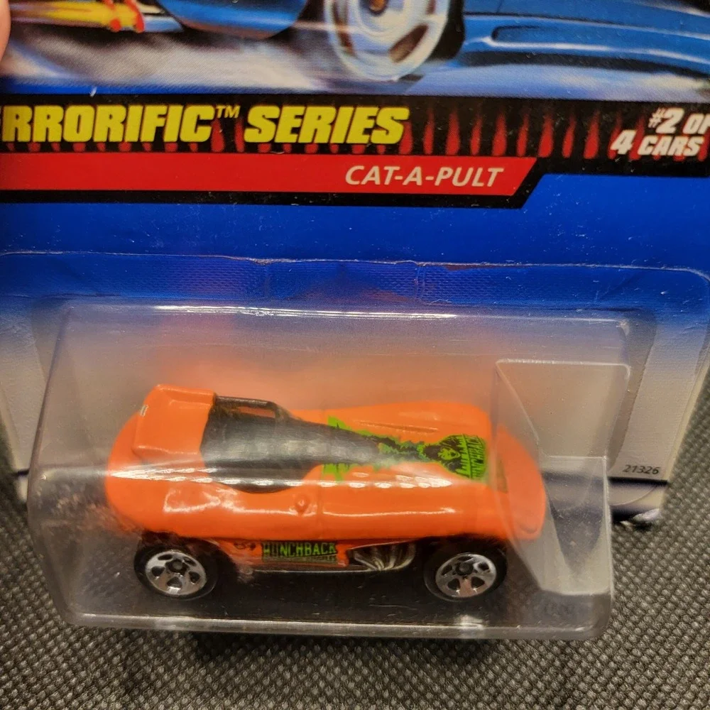 New Mattel Hot Wheels 1998 First Editions Red Cat-A-Pult # 38/40, Card Damage